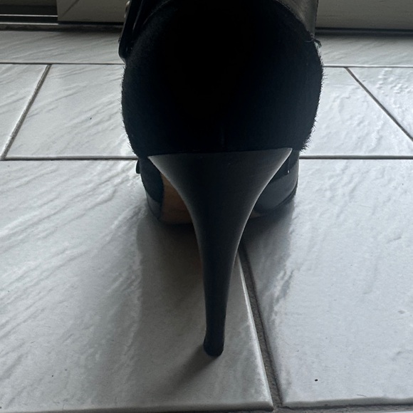 Manolo Blahnik Black Pointed Toe Buckle Stiletto Bootie - Picture 4 of 7